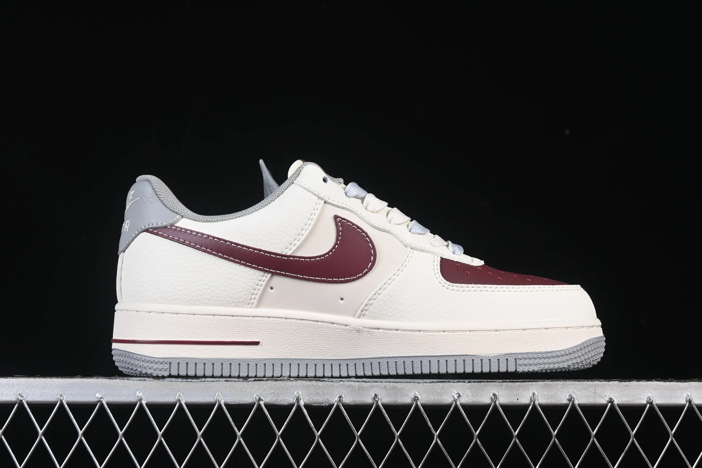 All categories Nk Air Force 1 Air Force series Nk Air Force 1 Low Air Force low-top Nike Air Force 1'07 Low joint beige gray red small double hook Air Force 1 low-top casual sneakers QW5606-268